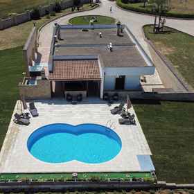 Primary image1Villa Dei Re With Pool Sauna And Jacuzzi,Chiesa Madre dei Santi Pietro e Paolo飯店
