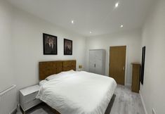อื่นๆ 4 Beautiful 1-bed Apartment in Walton on the Naze