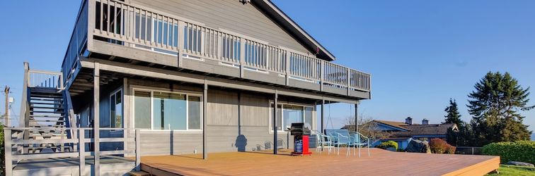 Others Scenic Tacoma Apartment w/ Deck & Fire Pit!