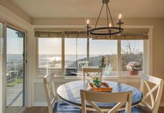 Others 6 Scenic Tacoma Apartment w/ Deck & Fire Pit!