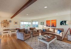 Others 2 Scenic Tacoma Apartment w/ Deck & Fire Pit!