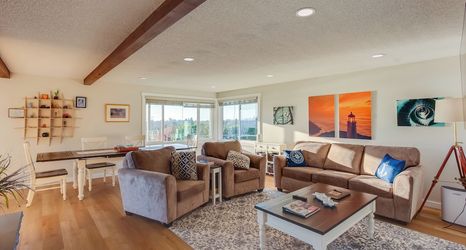 Others 2 Scenic Tacoma Apartment w/ Deck & Fire Pit!