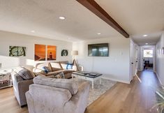 Others 3 Scenic Tacoma Apartment w/ Deck & Fire Pit!