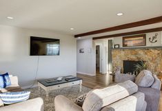 Others 4 Scenic Tacoma Apartment w/ Deck & Fire Pit!