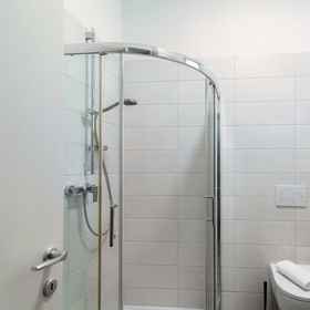 Room1Sunlight，科莫省公寓