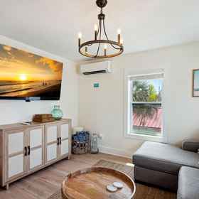 Primary image 1 Twin Tiki Units 3 and 4 - Upstairs, Eckerd College Hotels