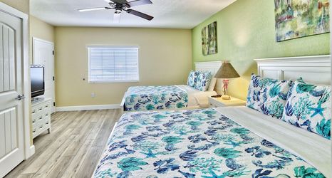 Lain-lain 2 Harbourside 7716- Splash On The Rocks