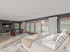 Others 4 Walks On The Shore