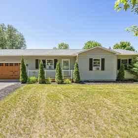 Primary image 1 Green Lawn, Hotel Taman Wuefel