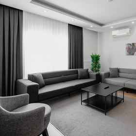 Room 1 ทาวน์เฮาส์สองชั้นพร้อมระเบียง ห่างจากชายหาด 5 นาที, โรงแรม & ที่พัก Merkez