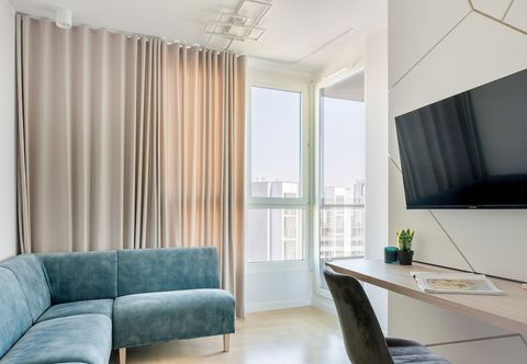 Others Apartment With Balcony by Renters