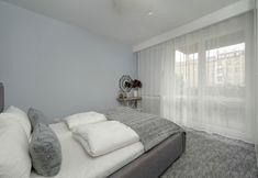 Others 3 Modern Apartment Terrace by Renters