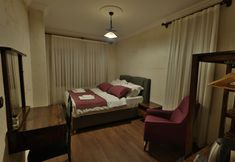 Others 5 Yellow Stone Suites