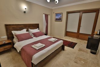 Others 4 Yellow Stone Suites