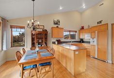 Others 7 The Three Sisters Walk to Downtown Sisters