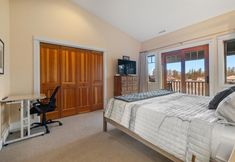 Others 6 The Three Sisters Walk to Downtown Sisters