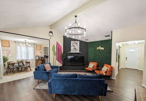 Others Vibrant Getaway Say Hello to the Best of Houston