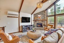 Others Cle Elum Cabin w/ Hot Tub, Fire Pit & Deck!