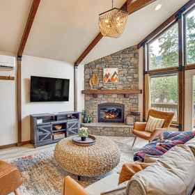 Interior 1 Cle Elum Cabin w/ Hot Tub, Fire Pit & Deck!, Washington Hotels