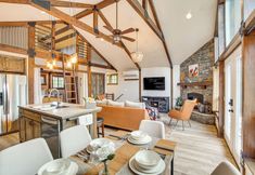 Others 3 Cle Elum Cabin w/ Hot Tub, Fire Pit & Deck!