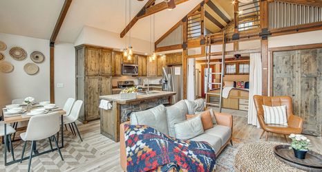 Others 2 Cle Elum Cabin w/ Hot Tub, Fire Pit & Deck!