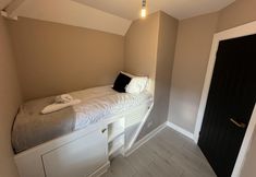 Others 6 Impeccable 3-bed House in Walsall