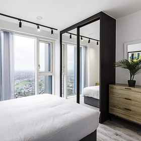 Room 1 Icon Tower Flat IV, Turnham Green Hotels