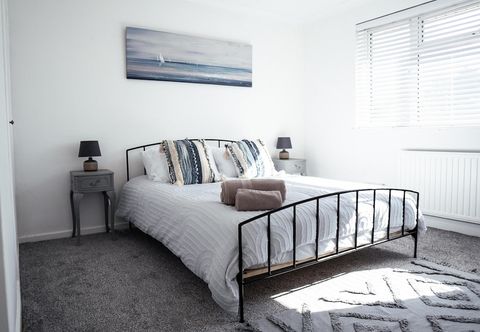 Lain-lain Inviting 4-bed House in Kettering