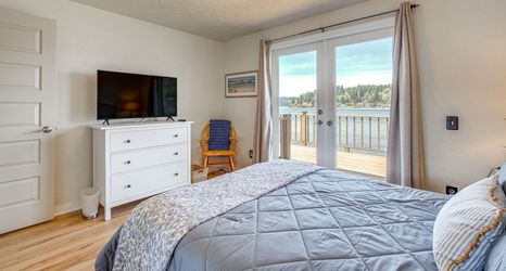 Others 2 Port Orchard Waterfront Retreat: Steps to Beach!