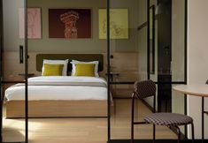 Others 7 Bob W Kaarti