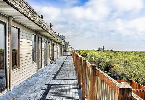 Others On Beyond Condo in Ocean Shores