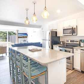 Room1海岸城的Blue Skys公寓,448 Olympic View Ave NE飯店