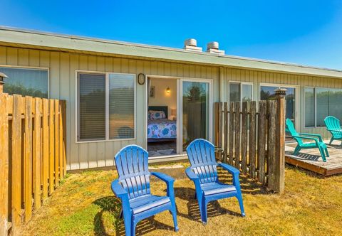 Others Shine On Condo in Ocean Shores