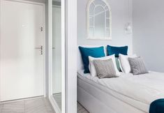 Others 7 Elite Apartments Luna Studio Bath Balcony Center