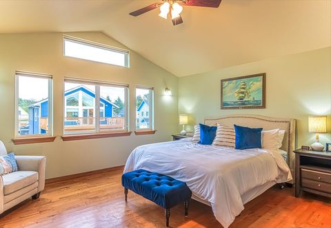 Others Salty Mermaid in Pacific Beach