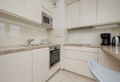 其他 7 Bright Apartment With Balcony by Renters