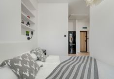 Others 3 White Studio With Balcony by Renters