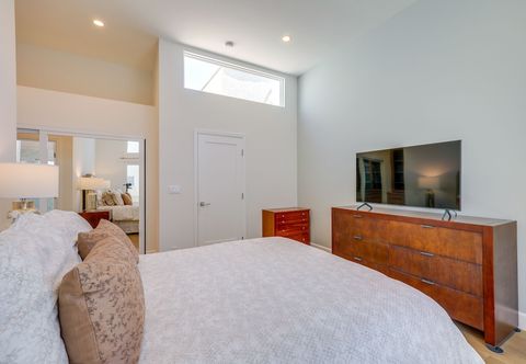 其他 Sleek Oxnard Townhouse w/ Balconies: Walk to Beach
