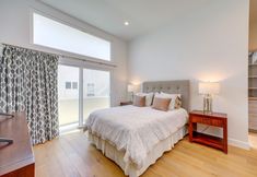 其他 3 Sleek Oxnard Townhouse w/ Balconies: Walk to Beach