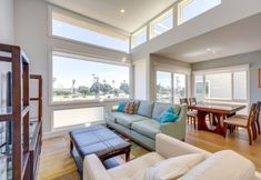 其他 2 Sleek Oxnard Townhouse w/ Balconies: Walk to Beach