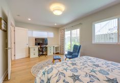 其他 4 Sleek Oxnard Townhouse w/ Balconies: Walk to Beach