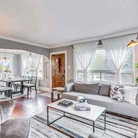 Living area1迷人的塔科馬度假出租屋:距市中心 2 英里,BJ's Bingo飯店