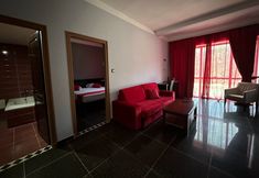 Others 4 Syphax Tichy Plage