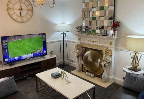 Others Stunning 4-bed House in Rochester