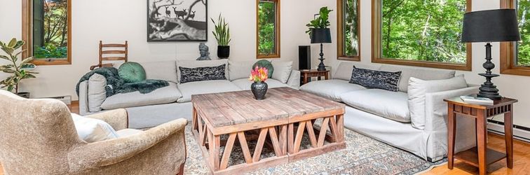 其他 Lush Designer Retreat on Pond Near Rhinebeck