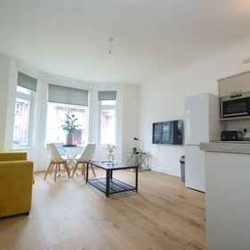 Room1馬蓋特寬敞公寓,唐布里奇和马灵区飯店