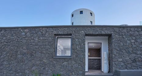 Others 2 Topos Exclusive Santorini