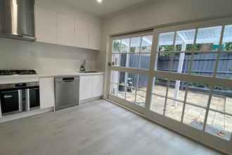 Lain-lain 4 Elegant 2-bedroom House in Prahran w/ Parking!