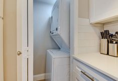 其他 4 Near Stadiums: Grand Prairie Apt w/ Pool Access