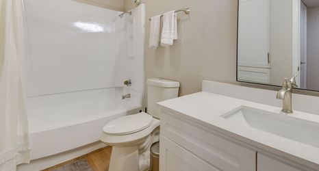 其他 2 Near Stadiums: Grand Prairie Apt w/ Pool Access